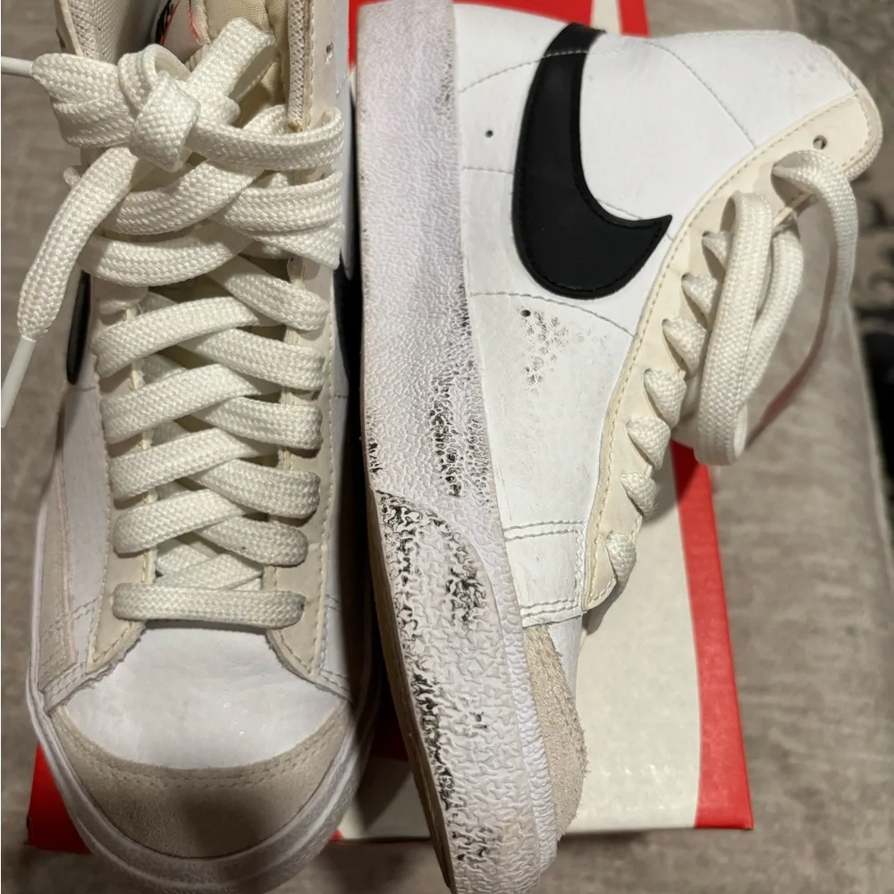 Nike Blazer Mid '77 GS in White, Black kids sz 4youth - Picture 4 of 4